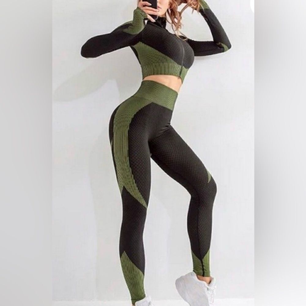 Indigen Green and Black 2 piece Workout set, Leggings and Cropped Jacket Size XS